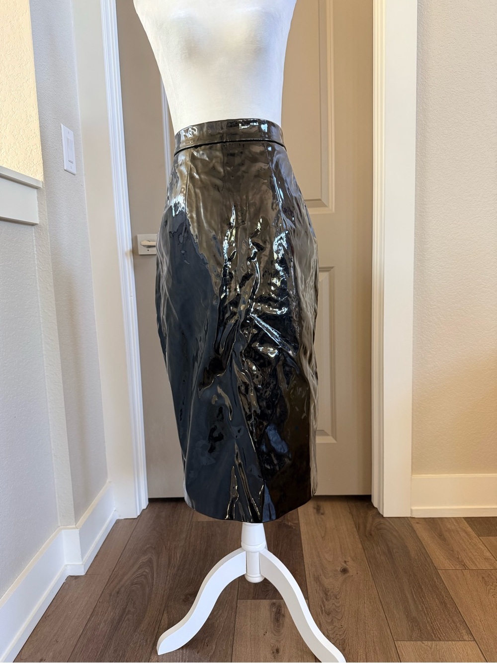Vixen by Micheline Pitt Ms. Kitty pencil skirt in black Vinyl 2X.